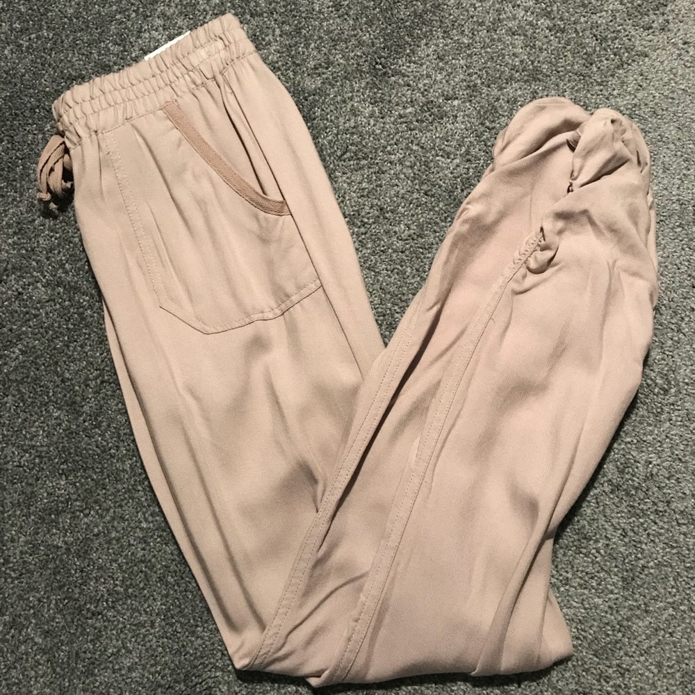 NWT tan beach pants with ruffled/bunched ankles!